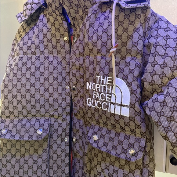 this Gucci x North Face jacket in size 2XL is a premium outerwear piece